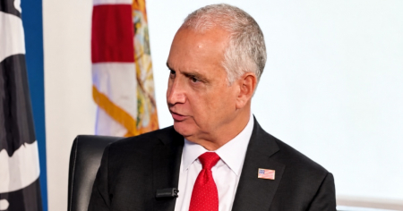 Mario Díaz-Balart admite desacuerdos con Trump por detenciones de inmigrantes y responde sobre los cubanos con I-220A