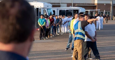 Cubano gravemente enfermo enfrenta posible deportación a África desde un centro de ICE en Miami