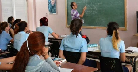 La nueva Ley de Educación del régimen choca con la realidad: 24,000 plazas de maestro vacías y salarios de menos de 12 dólares