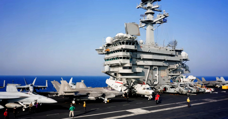 Marineros del USS George Washington se preparan para una posible escalada en la guerra contra Irán