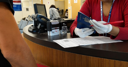 Tu I-94 no aparece o tiene errores: cómo pedir una revisión a CBP o USCIS