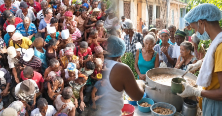 «Cuenten conmigo para lo que sea»: ancianos necesitados respaldan el proyecto opositor que les da de comer en Santiago de Cuba