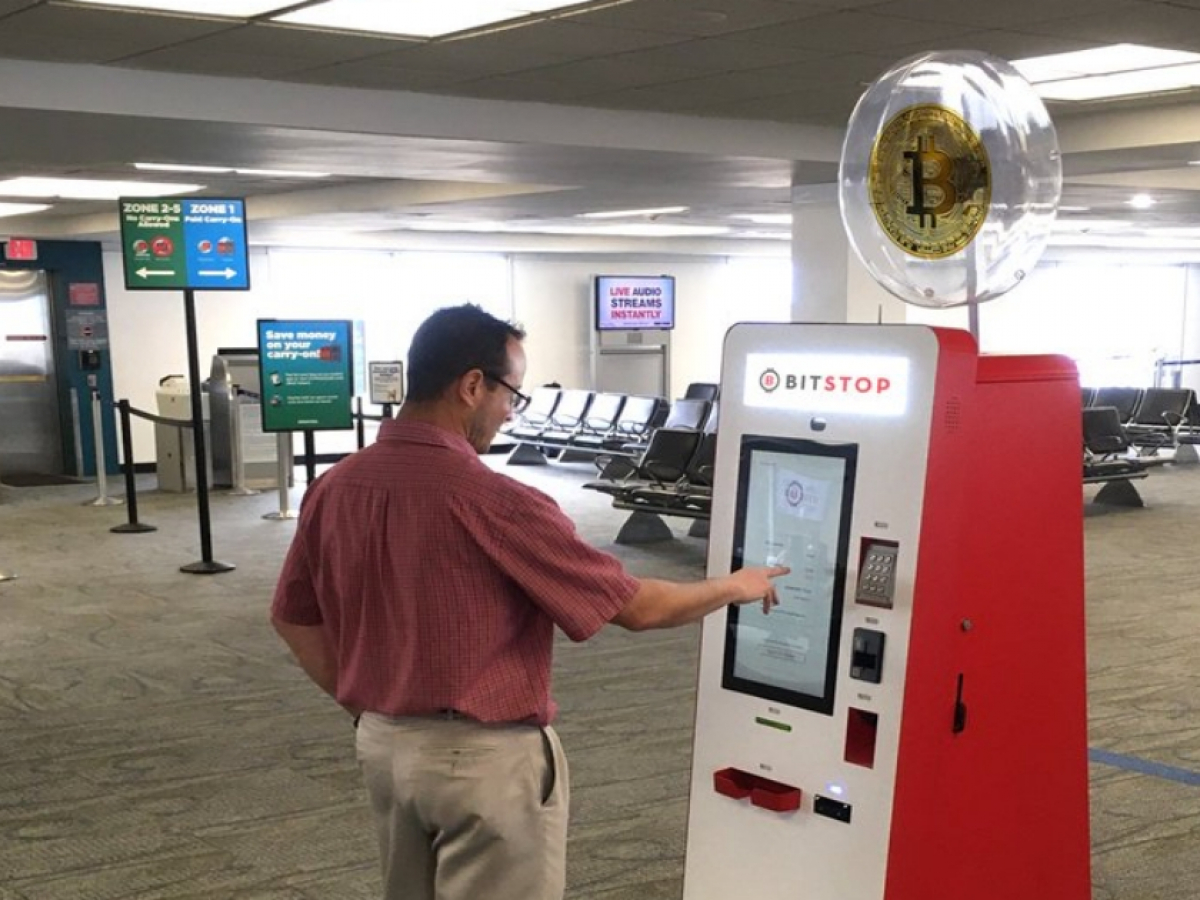 Instalan el primer ATM de bitcoin en el Aeropuerto Internacional de Miami