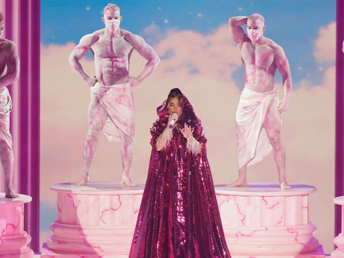 💜#ElEspanolXAniversario | Anoche vivimos una fiesta de moda y elegancia en  el X aniversario de EL ESPAÑOL. ✨ Bajo el impresionante techo de cristal  del Palacio de Cibeles y una lluvia que no detuvo a ..., image size:1200x900