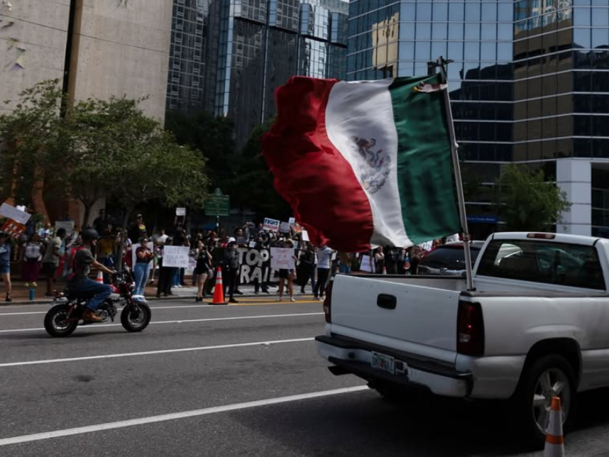 PROTESTO - Manifestantes contrários à PEC da Blindagem e à anistia para os  condenados pela tentativa de golpe de Estado nos atos de 8 de janeiro de  2023 percorreram diversas ruas e, image size:1200x900