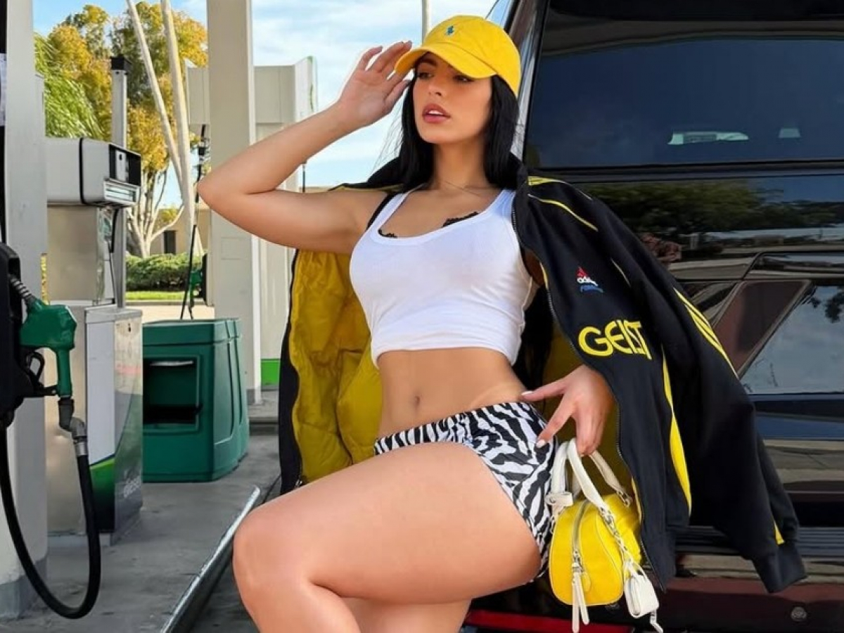 Rachel Arderi dazzles on Instagram with a vibrant look in Florida