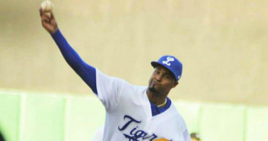 Pedro Echemendía ⁣Jr. signs with Caborca