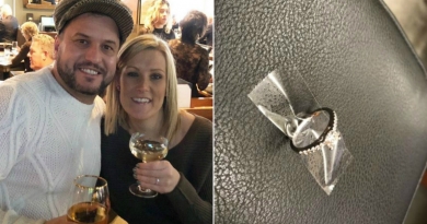 Policía ayuda a una pareja de turistas que perdió el anillo de compromiso en una alcantarilla en Nueva York 