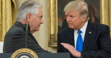 Trump dice que exsecretario de Estado Tillerson es "tonto como una roca"
