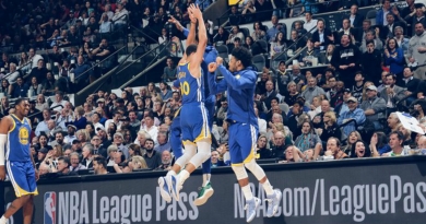 Steph Curry de los Golden State Warriors anota otra canasta imposible
