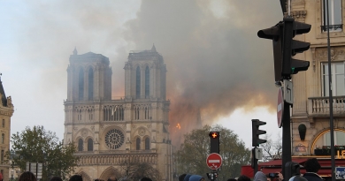 La Catedral de Notre Dame de París pudo haberse incendiado por "un cigarrillo mal apagado o un cortocircuito"