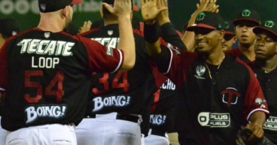 Roel Santos pega su primer cuadrangular en la Liga Mexicana de Béisbol