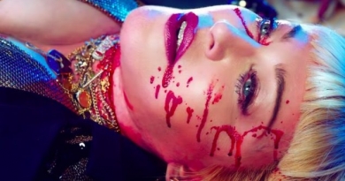 Madonna denuncia con fuertes imágenes la homofobia y el uso de armas de fuego en su video "God Control"
