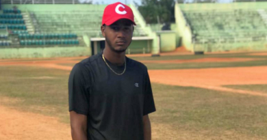 Prospectos cubanos: arsenal de pitcheos de Luis Madrazo lo puede llevar al béisbol profesional