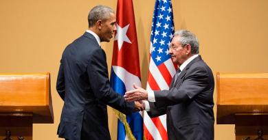 Gobierno de Trump revisará la "desastrosa" política de la administración Obama hacia Cuba