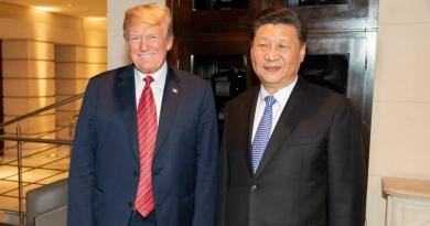 Trump se despide con inclusión de decenas de empresas chinas en "lista negra comercial"