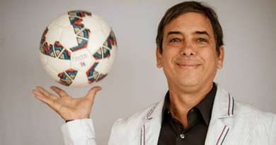 Comentarista deportivo Renier González responde a críticas por pobre emisión del fútbol en Cuba: “Tele Rebelde no es para ti”