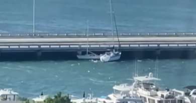 Yates chocan contra un puente por la fuerza del viento en Miami