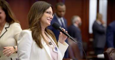 Senadora cubanoamericana de Florida se disculpa tras declarar que ser gay "no es permanente"