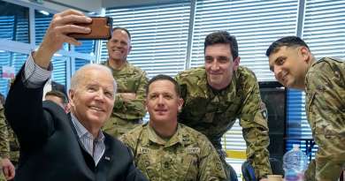 Joe Biden visita a tropas estadounidenses en Polonia