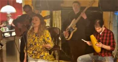 Ucranianos cantan “Lágrimas Negras” en un bar de Kiev