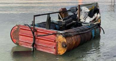 Detienen a balseros cubanos en embarcación construida con tanques de metal