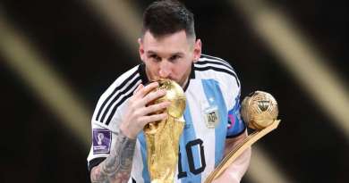 Messi recibe Balón de Oro del Mundial