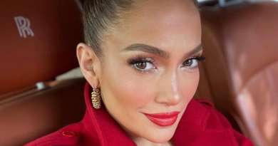 Jennifer Lopez presume de cuerpazo con ceñido conjunto deportivo rosa