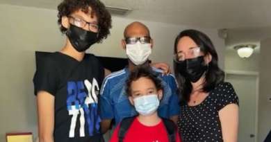 Llega a Miami familia de niño cubano con leucemia