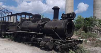 Locomotoras patrimoniales abandonadas a la intemperie por más de 20 años en Holguín