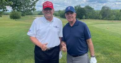 Trump recibió acusación federal jugando golf con congresista cubanoamericano de Miami