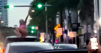 Captan a mujer haciendo twerking encima de un auto en movimiento en Miami