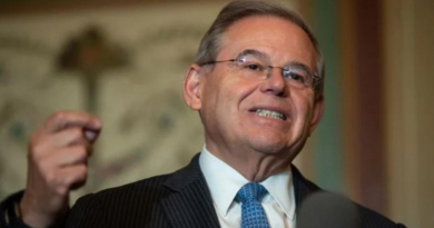 Bob Menéndez renuncia a su cargo en el Senado de EE.UU. tras ser acusado de aceptar sobornos