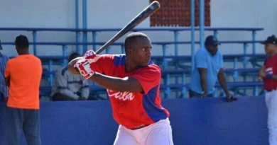 Invalidan resultado de un juego de pelota en Cuba por uso de un "bate ilegal"