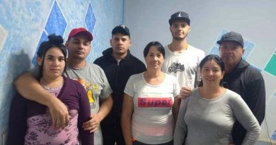 Familia cubana de siete miembros llega a EE.UU. tras esperar cita en México