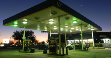 Precio de la gasolina en Florida sube ante tensiones por la guerra entre Israel y Palestina