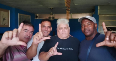 Actor Carlos Massola se reúne con activistas y familiares de presos políticos