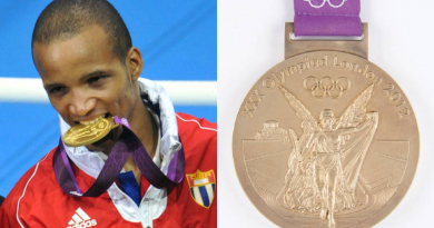 Medalla Olímpica del boxeador Roniel Iglesias subastada por más de 83 mil dólares