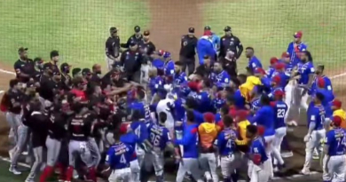 Cubanos Yuniesky Maya y Yasiel Puig se pelean en la final del béisbol venezolano