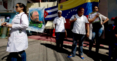 Régimen cubano habría establecido un "toque de queda" para médicos de misión en Venezuela