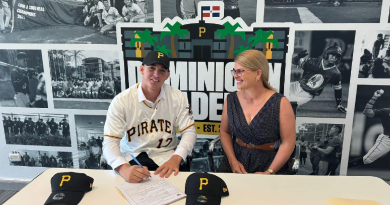 Joven pelotero cubano de 17 años firma contrato con los Pittsburgh Pirates