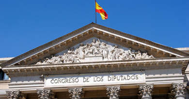 Gobierno de España busca regularizar a medio millón de inmigrantes