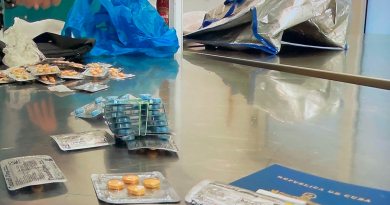 Multan a cubano en aeropuerto de Madrid por llevar en su equipaje 234 pastillas de viagra 