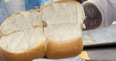 Panadero asegura que elabora el verdadero pan cubano en EE.UU.