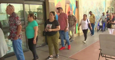 Cubanos hacen larga cola para registrarse en el Plan 8 de viviendas de Hialeah