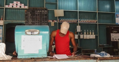 10 cosas que solo suceden en la cola de una bodega en Cuba