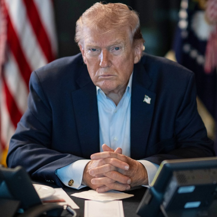 Trump appears with a red mark on his neck, and the White House comes out to  provide explanations