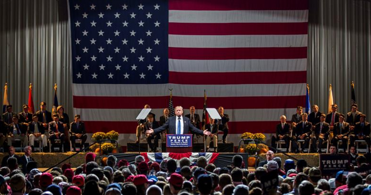 El candidato republicano a la presidencia de Estados Unidos, Donald Trump, durante un acto de campaña en Selma, Carolina del Norte (Estados Unidos). © EFE