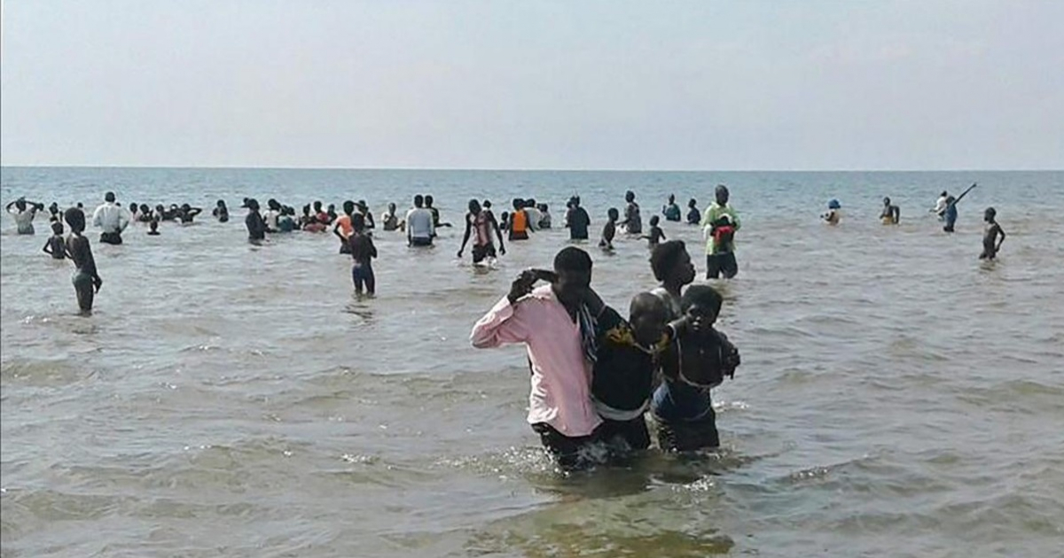  embarcación en un lago con un equipo de futbol © Sport.es