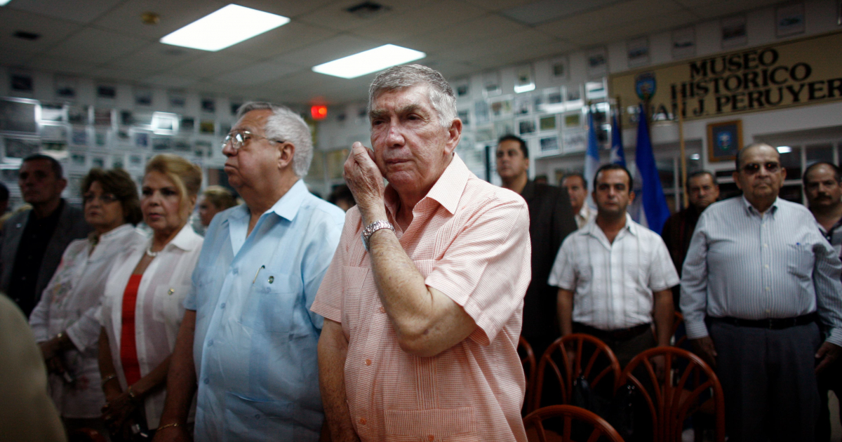 Luis Posada Carriles en un acto político en Miami © REUTERS/Carlos Barria